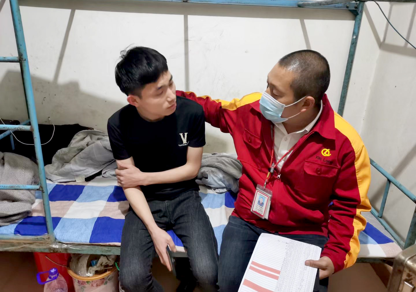 关怀新员工成长，携手同心共发展